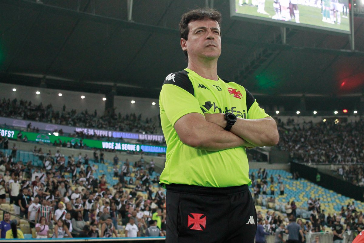 Levando em conta a fase atual do Vasco e o elenco limitado, você acha que Fernando Diniz deveria poupar alguns titulares contra o Melgar nesta terça-feira?

Uma vitória coloca o Vasco nos playoffs da Sul-Americana. Empate ou derrota elimina o cruzmaltino.

📸 | Matheus Lima