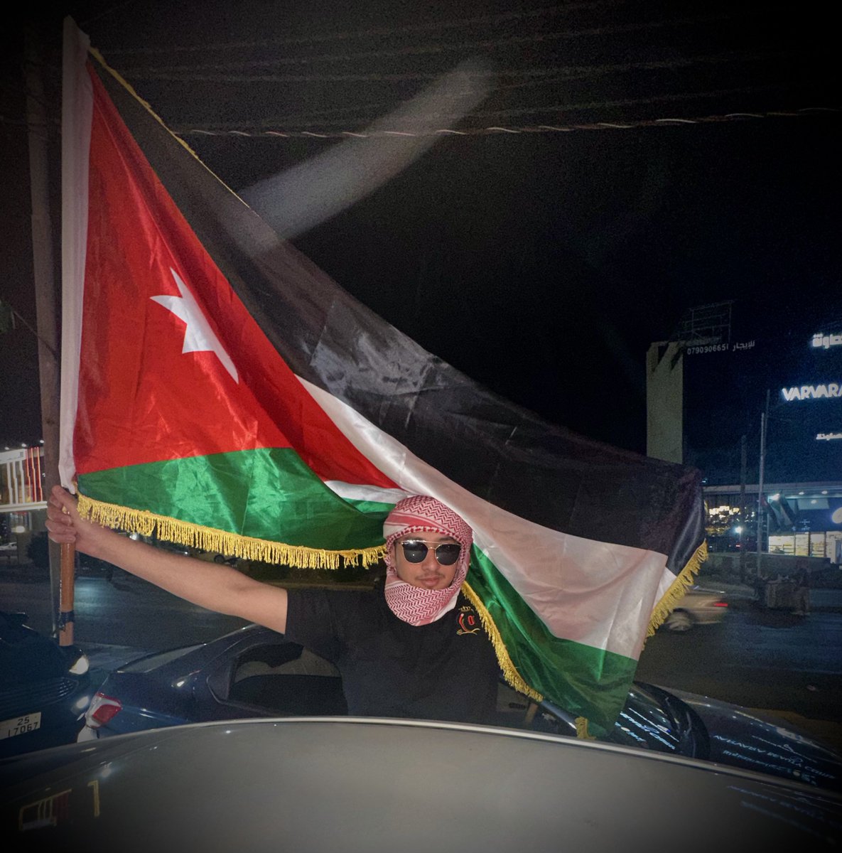 f_y_sh's tweet photo. غايةٌ تُشرف ورايةٌ تُرفرفُ🇯🇴… يا هَنَاك في عُلاك قاهراً عِداك⚔️
كل عام و أردننا بألف ألف خير…
عاشت بلادي حره🇯🇴⚔️

#استقلالنا_عزتنا 
#استقلال_79 https://t.co/ExiOw7SxSE