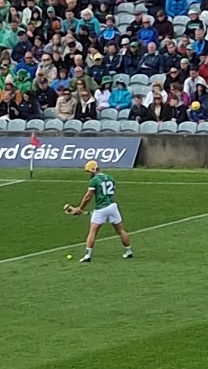 Apparently an eager fan made off with poor Tom Morrissey's hurley yesterday! He'd like it back and we'd like him happy ahead of the Munster final! Do the right thing 🇳🇬