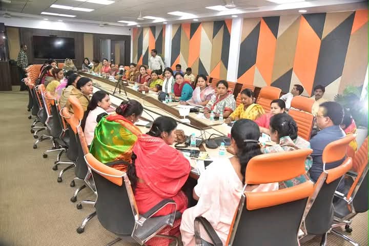 जगदीश विश्वकर्मा (@imjagdish78) on Twitter photo लोकमाता अहिल्याबाई होलकर जी की 300वीं जयंती पर महिला सशक्तिकरण महासम्मेलन की तैयारी हेतु टोली बैठक।
भोपाल के जंबूरी मैदान में 31 मई को माननीय प्रधानमंत्री श्री <a href="/narendramodi/">Narendra Modi</a> जी की गरिमामय उपस्थिति में आयोजित होने वाले महिला सशक्तिकरण महासम्मेलन की भव्य तैयारियों के अंतर्गत 27 मई लोकमाता अहिल्याबाई होलकर जी की 300वीं जयंती पर महिला सशक्तिकरण महासम्मेलन की तैयारी हेतु टोली बैठक।
भोपाल के जंबूरी मैदान में 31 मई को माननीय प्रधानमंत्री श्री <a href="/narendramodi/">Narendra Modi</a> जी की गरिमामय उपस्थिति में आयोजित होने वाले महिला सशक्तिकरण महासम्मेलन की भव्य तैयारियों के अंतर्गत 27 मई