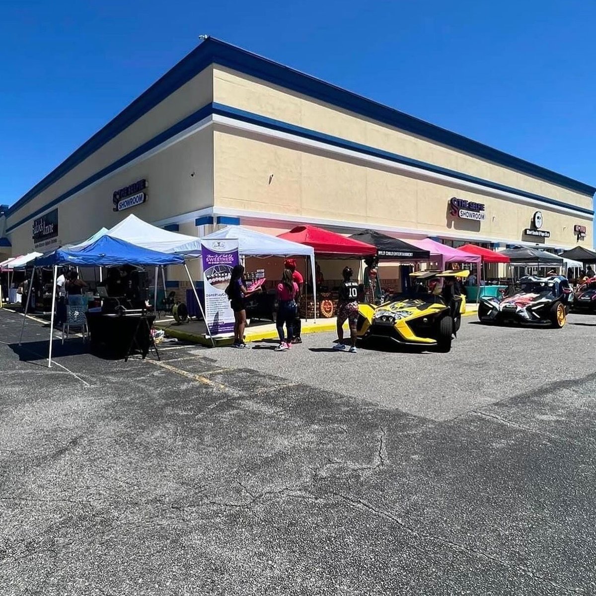 selfieshowroom's tweet photo. 📸✨ Jacksonville, are you ready for DUVAL SELFIE FEST! 
🎉 It’s FREE to attend!
🎶 Vibes by @dj_elonn
🎤 Hosted by @charthemixologist
🔥 Live performances you don’t want to miss
🍴 Delicious food trucks &amp; epic prizes
🛍️ Shop local and support your community https://t.co/bVoe5OP24p