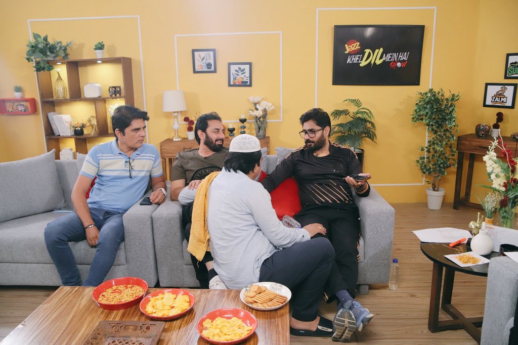farhanwrites's tweet photo. 31 days of unforgettable memories in our superhit live transmission of #KhelDilMeyHai ♥️
Thank you @jazzpk and all the team members.
Congratulations @lahoreqalandars for winning the title.
#HBLPSLX #ApnaXHai #Jazz #Cricket #FarhanNisar #StatsMan https://t.co/PUSxzQF85q