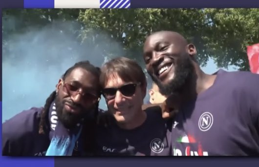 Oggi Napoli é di Conte. 
Oggi Conte è di Napoli.
Per il resto, a noi Cuori Azzurri...
🎶E il futuro si sa
     Ci ritroverà qua🎶
#ForzaNapoliSempre 💙💙💙💙
#Conte