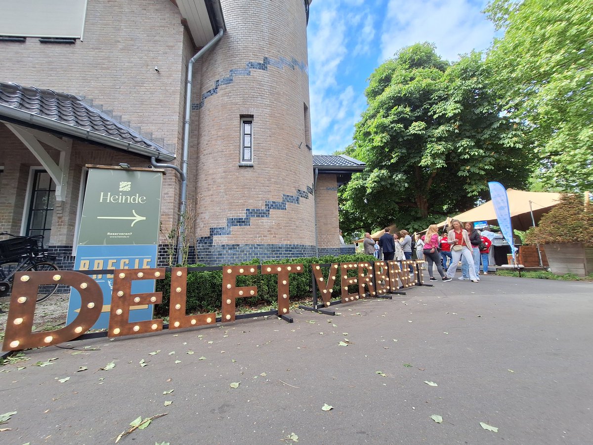 Het zonnetje schijnt en we zijn los. Mocht je je niet hebben aangemeld, geeft niks. Loop gerust binnen. Graag tot zo!
