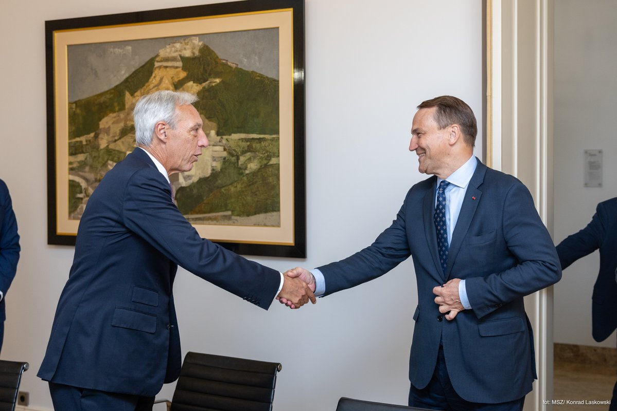 Ministerstwo Spraw Zagranicznych RP 🇵🇱 (@msz_rp) on Twitter photo Min. <a href="/sikorskiradek/">Radosław Sikorski 🇵🇱🇪🇺</a> spotkał się ze Specjalnym Przedstawicielem 🇪🇺 ds. Sahelu <a href="/JoaoCravinho/">João Cravinho</a>.
Rozmowa odbyła się w przeddzień organizowanego w ramach 🇵🇱 prezydencji spotkania roboczego UE i partnerów, którego celem jest odnowione podejście do regionu Sahelu. Min. <a href="/sikorskiradek/">Radosław Sikorski 🇵🇱🇪🇺</a> spotkał się ze Specjalnym Przedstawicielem 🇪🇺 ds. Sahelu <a href="/JoaoCravinho/">João Cravinho</a>.
Rozmowa odbyła się w przeddzień organizowanego w ramach 🇵🇱 prezydencji spotkania roboczego UE i partnerów, którego celem jest odnowione podejście do regionu Sahelu.