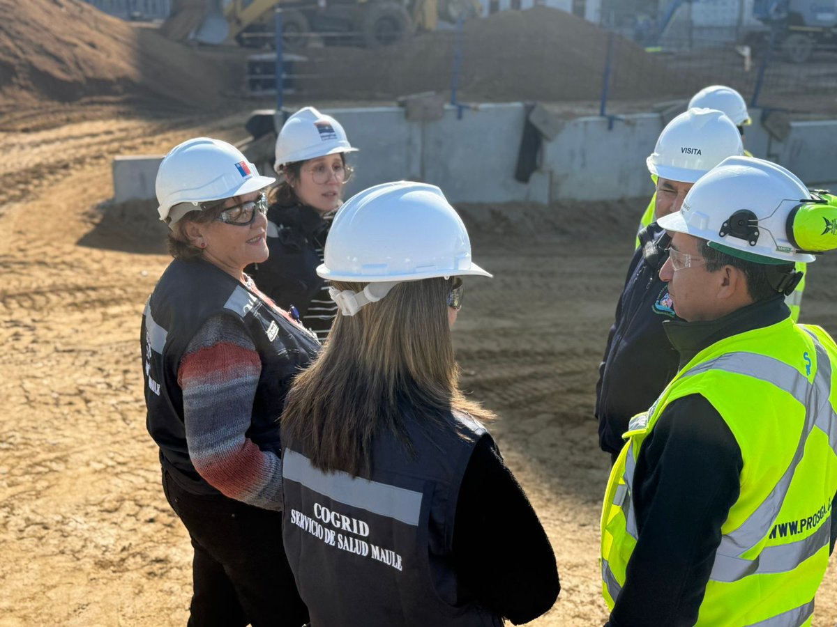 Durante la visita a la obra donde se construye el hospital de Constitución, también autoridades pudieron constatar y revisar los trabajos de mitigación para aguas lluvias que está realizando la sociedad concesionaria. Esto a propósito del inicio de la temporada de lluvias!