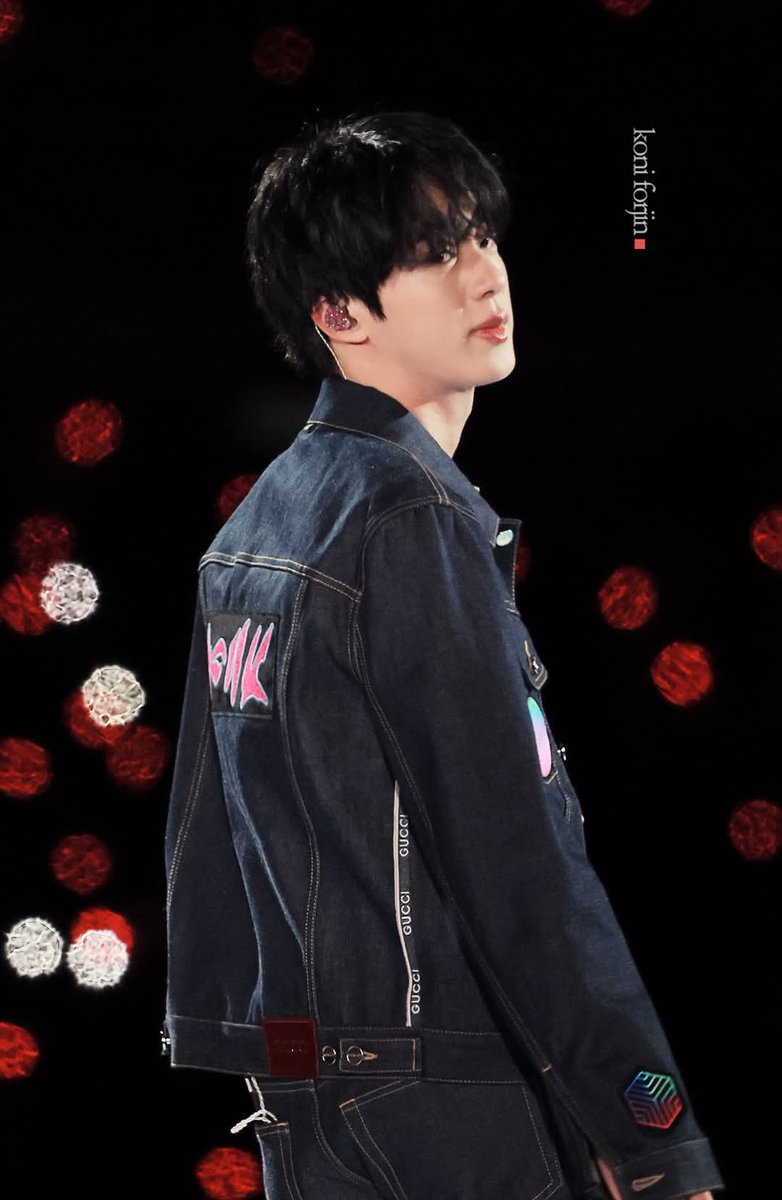 peruvianseokjin's tweet photo. We ALL know that Jin de deserves this first place on Spotify Global MORE THAN ANYONE ELSE.
Someone who has worked hard and quietly to place himself where he is now and always with that love and respect for his fans (like no other).
CONGRATULATIONS JIN 🫂🥹 https://t.co/PfkFJNWTio