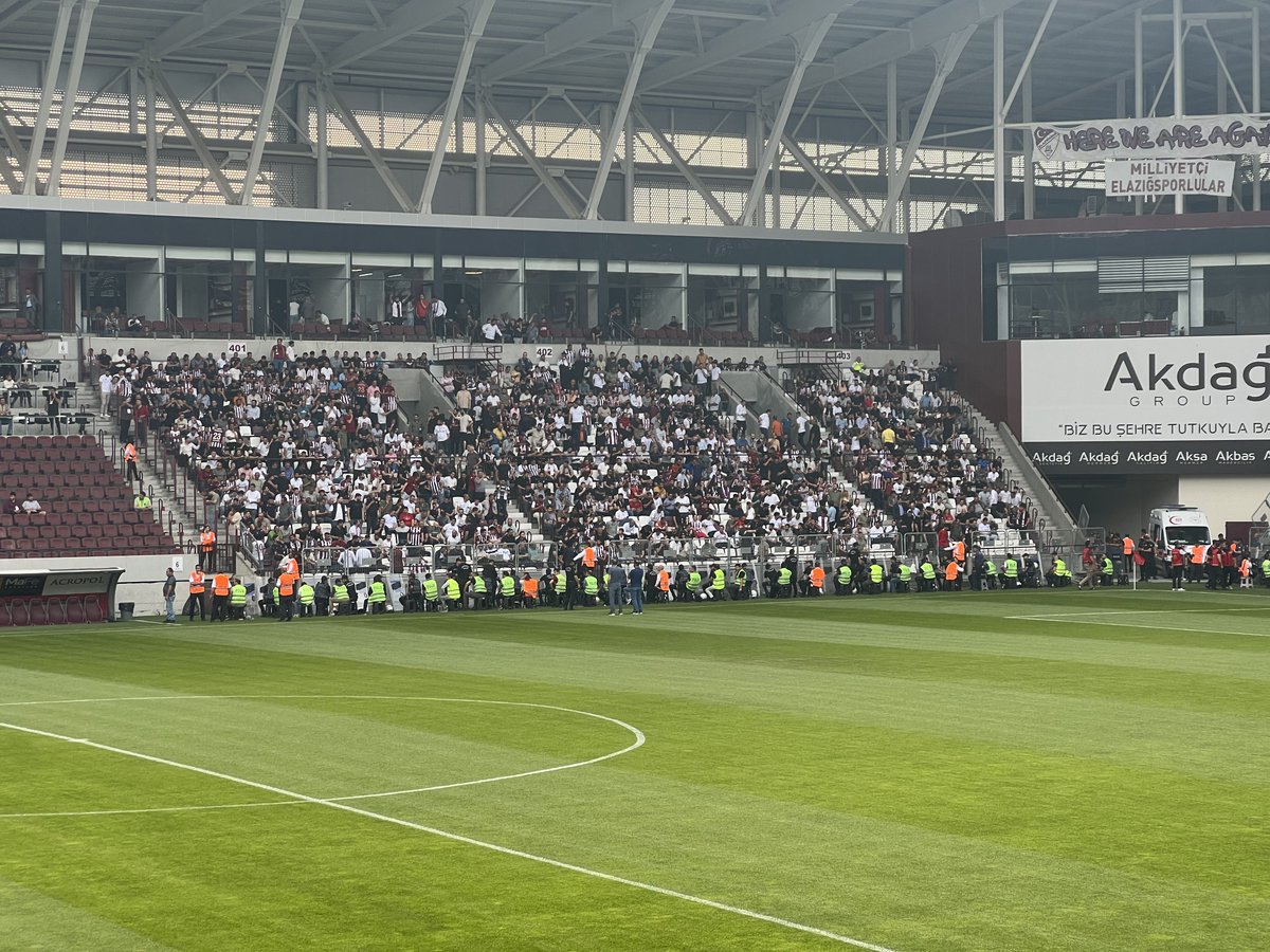 vanorgtv's tweet photo. Elazığ seyircisi Stada alınmaya başlandı
#van #vanspor #vanorg #vanhaber #vansporfk #elazig https://t.co/6yAtZjdce8