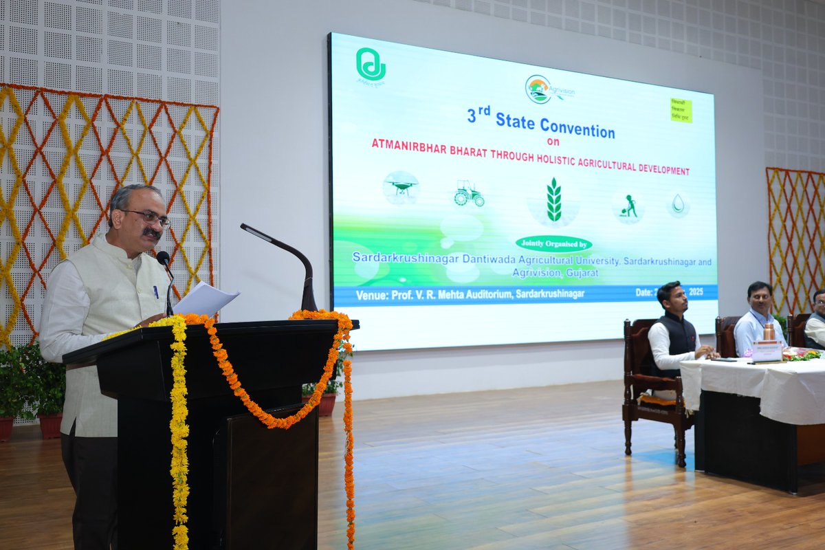 The 3rd Gujarat State Convention of #AgrivisionGujarat concluded with the valedictory session at Dantivada.

#ABVPGujarat