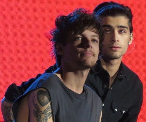 🚨ZOUIS STANS FOLLOW TRAIN🚨

No zouis stan account deserves to have less than 10k followers!! 

 - Follow me, like/RT this post
 - Comment “ZOUIS IS SO BACK”
 - follow everyone who likes your reply