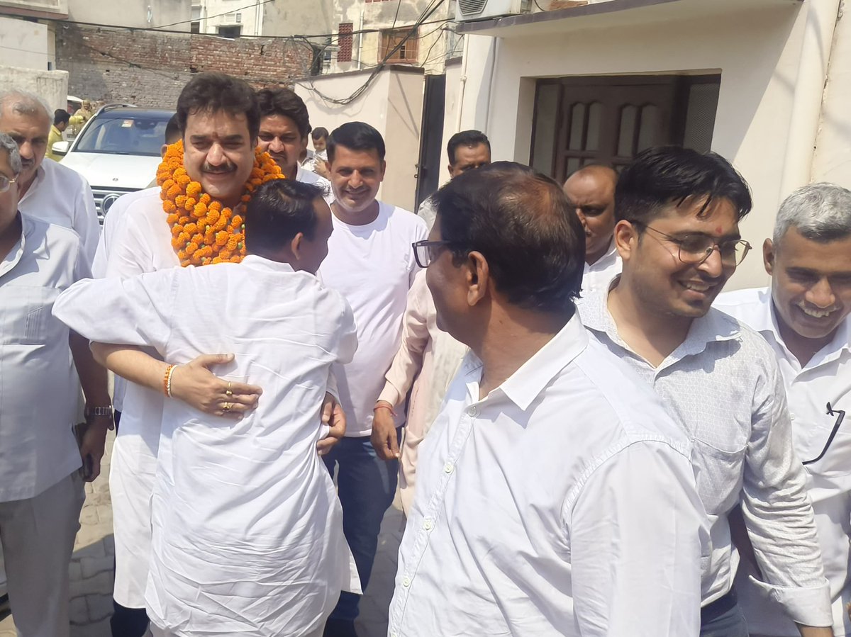 bishnoikuldeep's tweet photo. 1. हरियाणा में प्रदेश स्तरीय दौरे के दौरान आज कलायत, पेहवा, नारायणगढ़ हलके में अपने पुराने संघर्ष के साथियों के साथ मुलाकात करके उनका हालचाल जाना, सुख-दुःख में शिरकत की। शोक संतप्त परिवारों को ढांढस बंधाया। हर जगह वही प्यार, अपार मान सम्मान और दिल से अपने साथियों का जुड़ाव देखकर मन से खुशी हुई। कार्यकर्त्ता ही मेरी असली ताकत है।