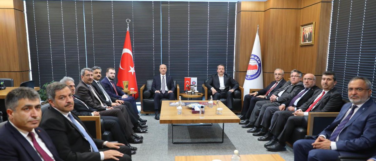 Üniversitemiz ve Eğitim-Bir-Sen işbirliğiyle düzenlenen “Türkiye’de Yükseköğretimin Yeniden Yapılandırılması: Yenilikler, Sorunlar ve Çözüm Önerileri Uluslararası Kongresi”nin açılışını YÖK başkanımız Prof. Dr. Erol ÖZVAR ve Eğitim-Bir-Sen genel başkanı Ali YALÇIN’ın katılımıyla