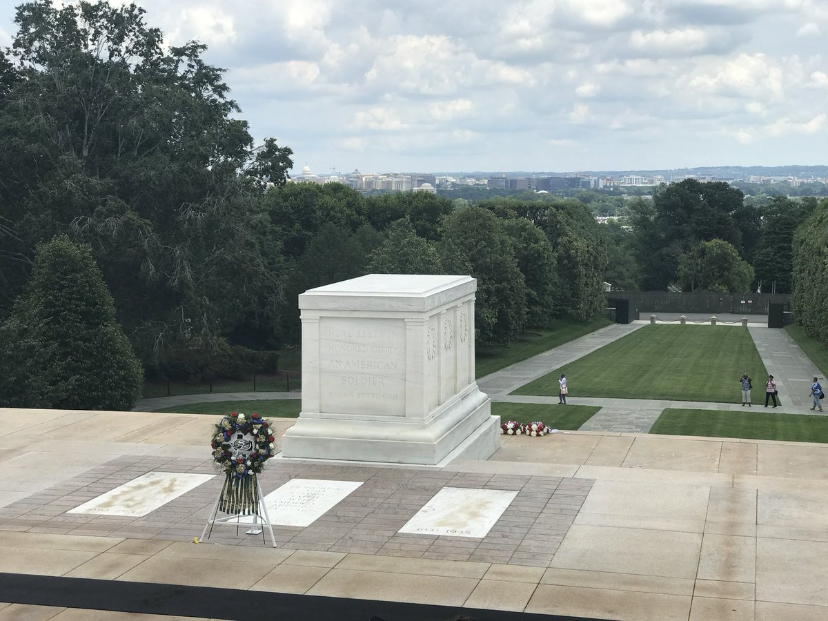 The Tomb of the Unknown Soldier.  Today we honor those who made the ultimate sacrifice for our country and for our freedom.  🙏🏽🇺🇸