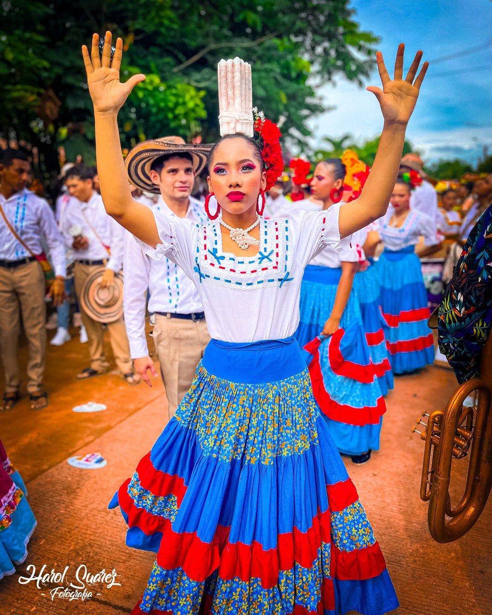 HarolAnDrums's tweet photo. 🎊🕺🏽💃🏽Bailarines de Comparsas y Desfile!
Listo El Equipo de Percu!
#bdnc #bandafiestera #papayera #dancers #bailarines #dance #danza #pareja #percussion #percu #drums #harolandrums #villahitfilms #nuevocolon #sanpelayo #festivalnacionaldelporro #musicians #artist 🔥🇨🇴🥵🥁✨ https://t.co/TUF5YSmVzk