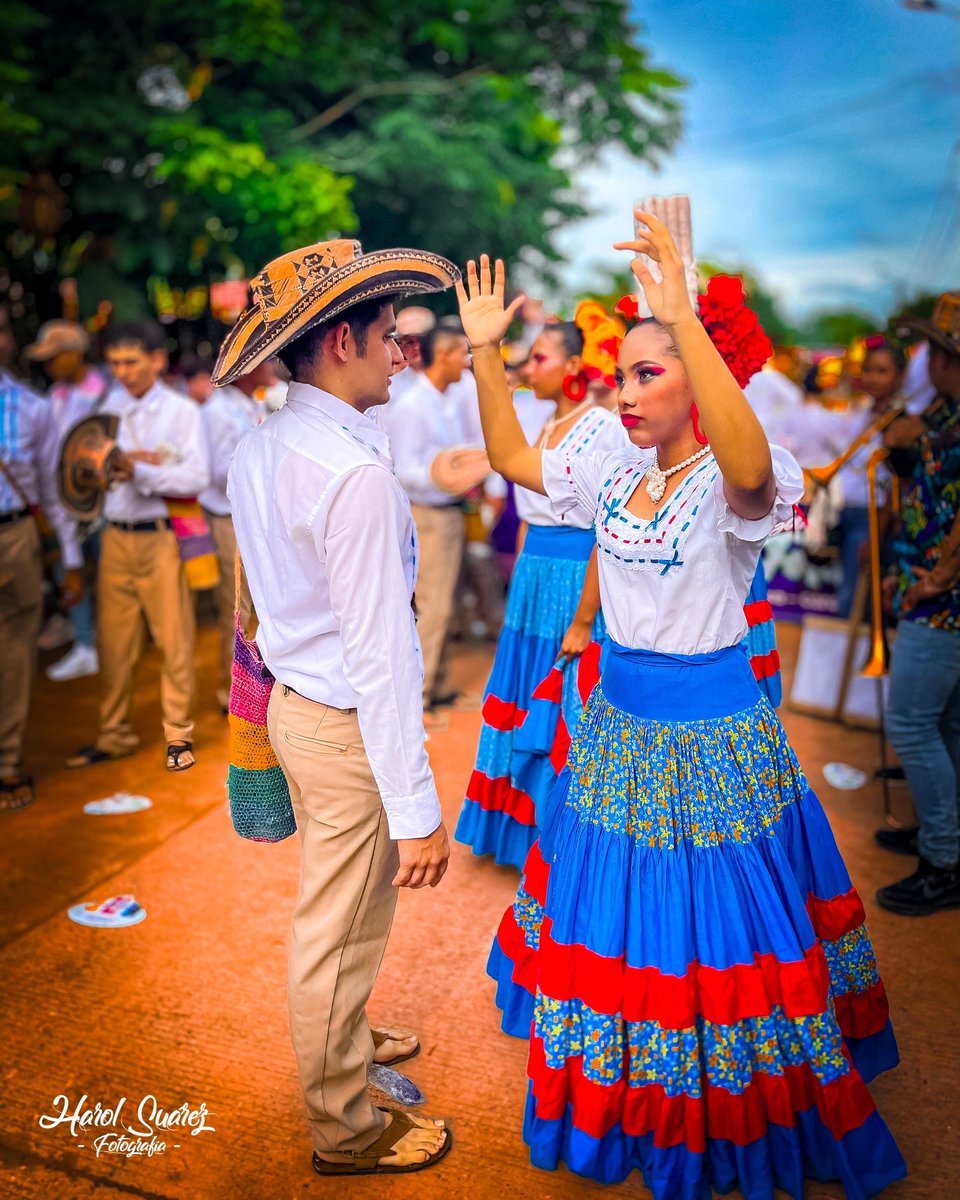 HarolAnDrums's tweet photo. 🎊🕺🏽💃🏽Bailarines de Comparsas y Desfile!
Listo El Equipo de Percu!
#bdnc #bandafiestera #papayera #dancers #bailarines #dance #danza #pareja #percussion #percu #drums #harolandrums #villahitfilms #nuevocolon #sanpelayo #festivalnacionaldelporro #musicians #artist 🔥🇨🇴🥵🥁✨ https://t.co/TUF5YSmVzk