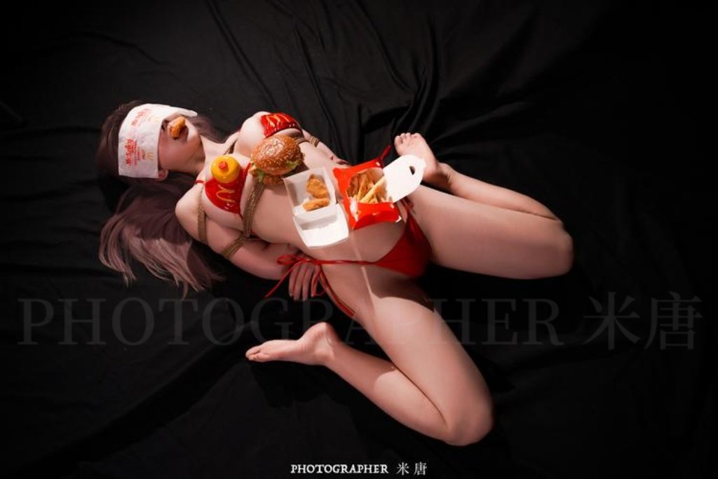 吃苦耐（麦当）劳🍟🍔

模:<a href="/KoiTiger12/">只是短暂爱了一下</a>
友情出演:<a href="/Moziheart/">蒸💤</a>
绳摄: <a href="/namemitang/">米唐</a>
场地:<a href="/mitang222/">「妙の屋」</a>