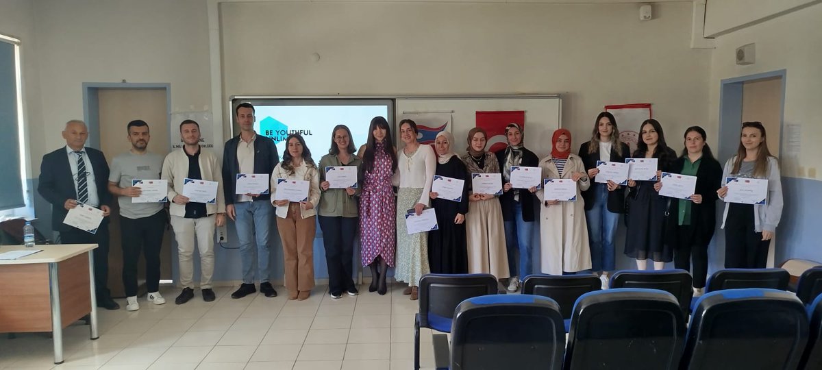 Erasmus+ Akreditasyon Projemizin "Uzman Daveti" faaliyeti kapsamında 60 öğretmenimize  "Sağlıklı Beslenme ve Okul Tabanlı Obeziteyle Mücadele" eğitimi verildi.

Detaylar İçin:
 meb.ai/UcCLdeE