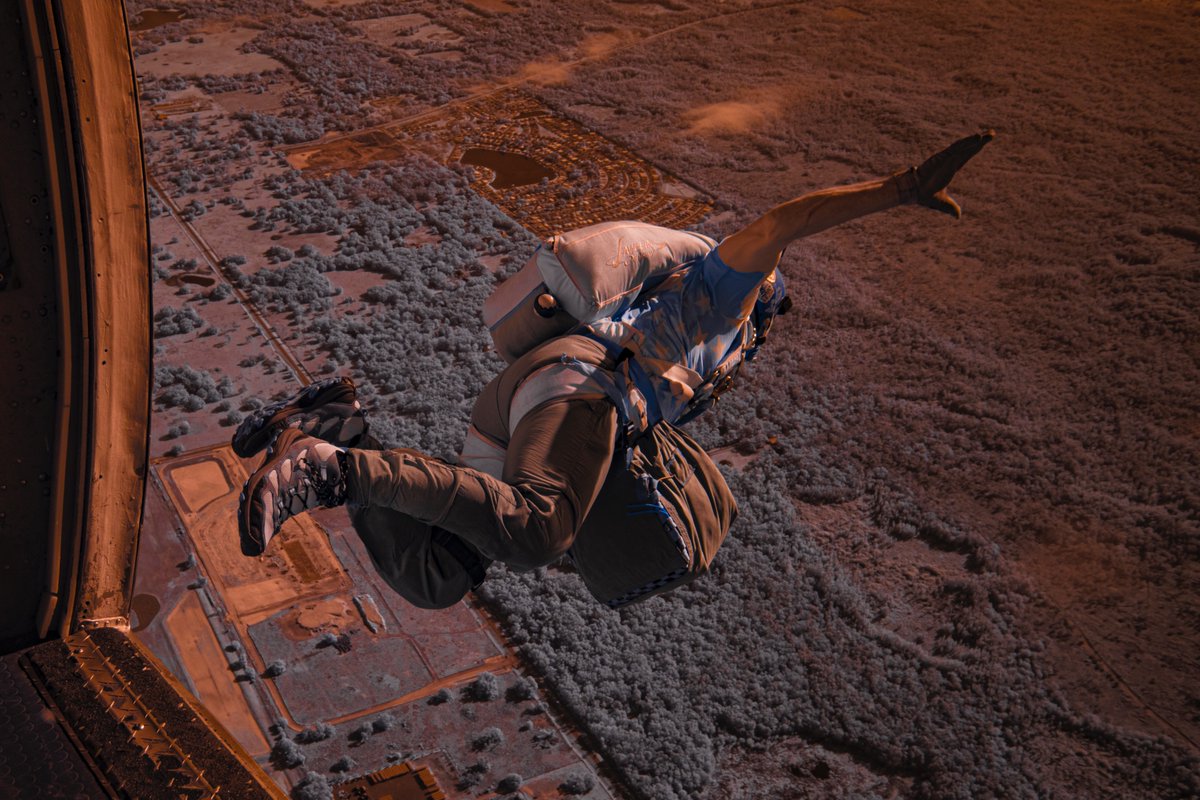 FreefallData's tweet image. Patrick Fortune jumps in honor of the fallen at Skydive City.