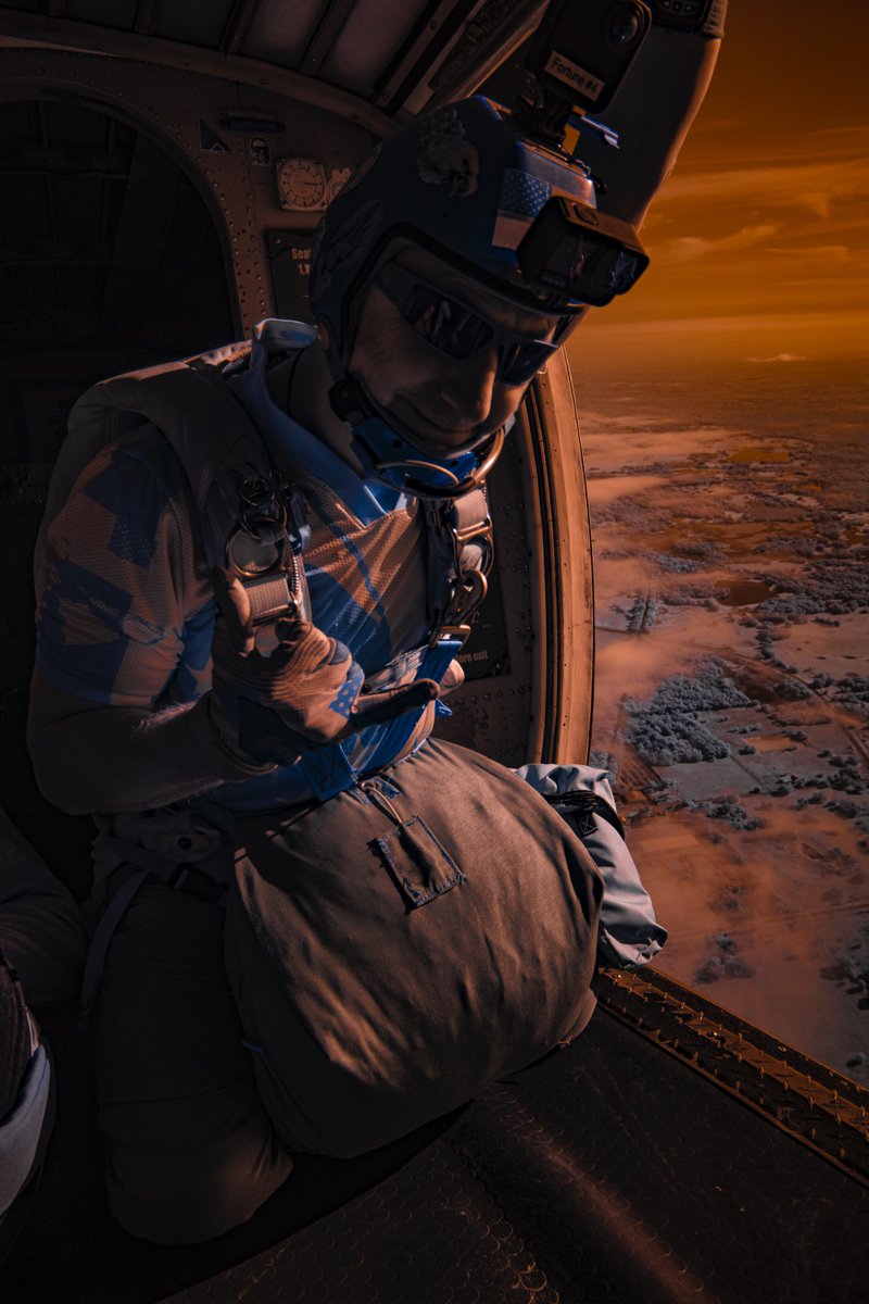 FreefallData's tweet image. Patrick Fortune jumps in honor of the fallen at Skydive City.