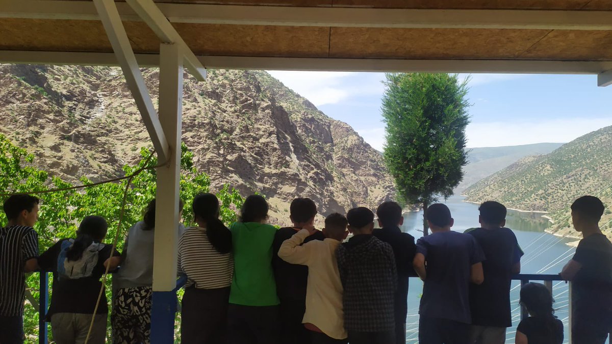 Karakaya Barajı tanıtım gezisi kapsamında Kaymakamımız Sayın <a href="/gokhan_dolas/">Gökhan DOLAŞ</a>’ın katkılarıyla öğrencilerimiz baraj gezisini gerçekleştirdi.
<a href="/gokhan_dolas/">Gökhan DOLAŞ</a> 
<a href="/Murat4Kucukali/">Murat Küçükali</a> 
<a href="/CevatBaran9/">Cevat Baran</a> 
<a href="/cunguskymkmlk/">Çüngüş Kaymakamlığı</a> 
<a href="/Cungusilcemem/">Çüngüş İlçe Milli Eğitim Müdürlüğü</a> 
<a href="/Diyarbakirmem/">Diyarbakır İl Millî Eğitim Müdürlüğü</a>