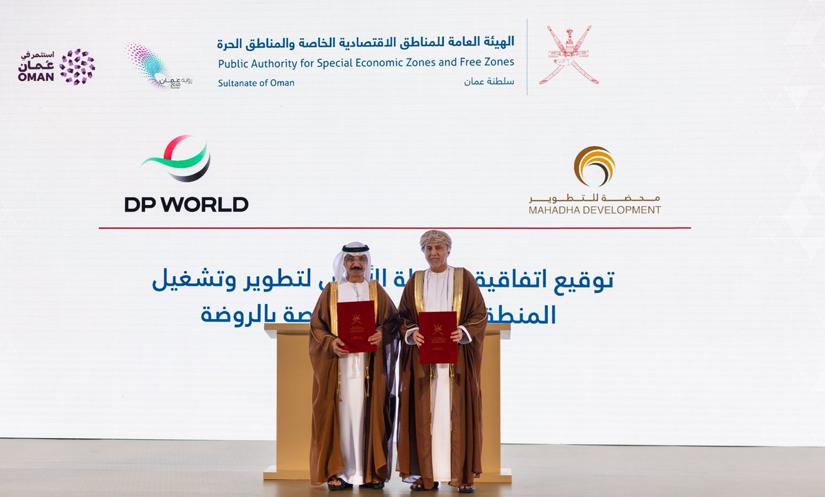 DXBMediaOffice's tweet photo. سموّ الشيخ حمدان بن محمد بن راشد آل مكتوم، ولي عهد دبي، نائب رئيس مجلس الوزراء وزير الدفاع، يشهد بحضور، صاحب السمو السيد ذي يزن بن هيثم آل سعيد، وزير الثقافة والرياضة والشباب في سلطنة عُمان، توقيع اتفاقية تطوير وتشغيل المرحلة الأولى من المنطقة الاقتصادية الخاصة بالروضة، بولاية محضة، في محافظة البريمي، وذلك في إطار الشراكة والتعاون الاقتصادي المزدهر بين البلدين الشقيقين.