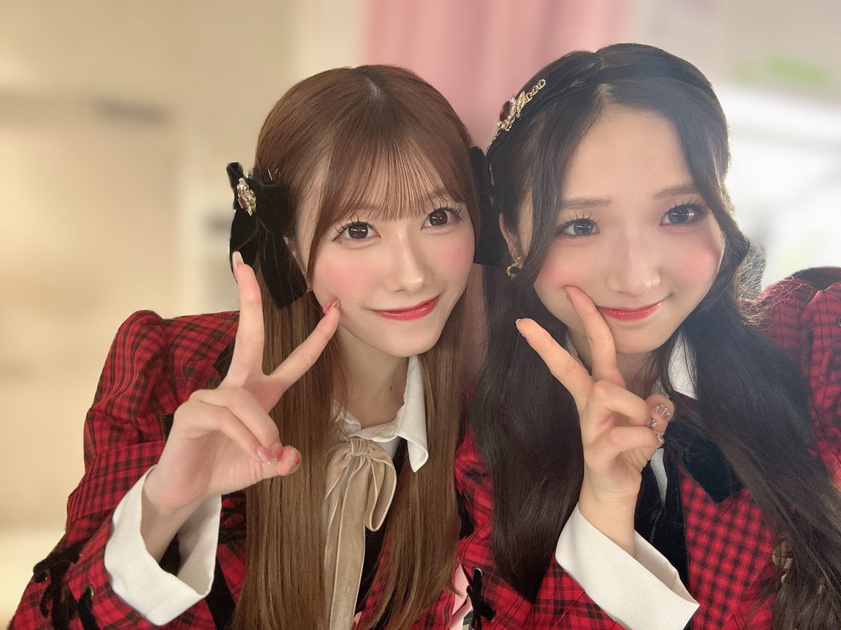 Chiba Erii with Kudo Kasumi and Sako Yumemi in new photos from Eriihythm.
#千葉恵里 #工藤華純 #迫由芽実