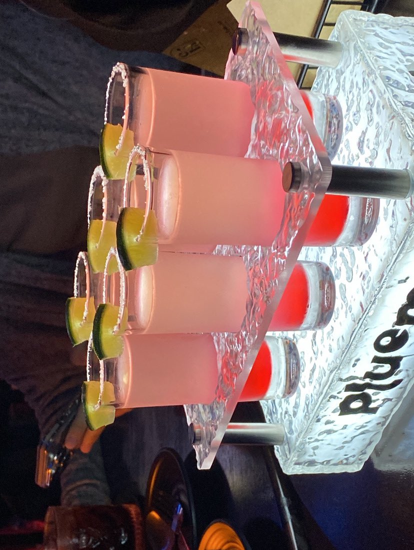 10 (@zhxngwanx) on Twitter photo 