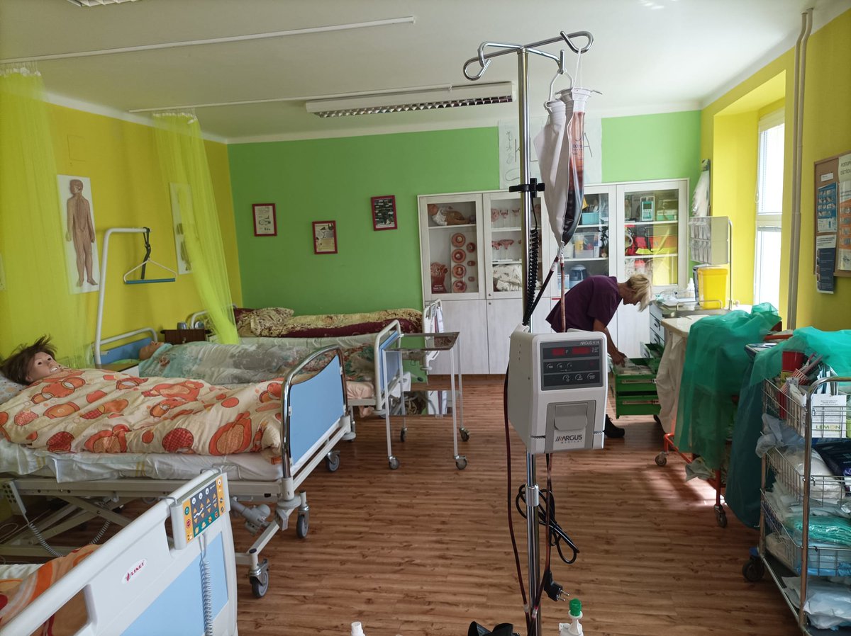 MERSİN İL MEM MESLEKİ EĞİTİM AKREDİTASYONU KAPSAMINDA ÇEKYA’DA İŞ BAŞI GÖZLEM FAALİYETİ GERÇEKLEŞTİRİLDİ
Mersin İl Milli Eğitim Müdürlüğü’nün 2023 yılı Erasmus+ Mesleki Eğitim Akreditasyonu kapsamında yürüttüğü faaliyetler çerçevesinde, ilimizden sağlık hizmetleri alanında görev