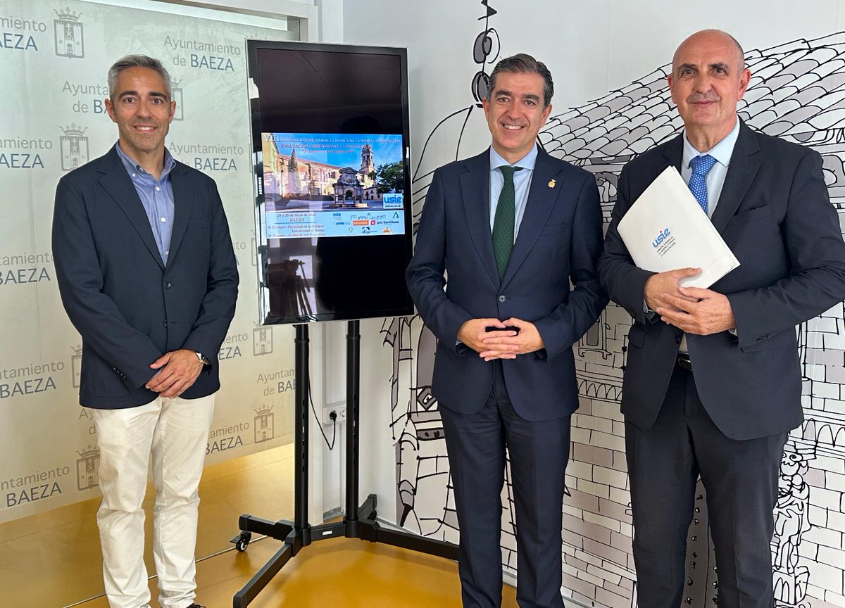 Presentación en el Ayuntamiento de Baeza de las VIII Jornadas de USIE Andalucía, con presencia de Alcalde de Baeza D. Pedro Cabrera, del Vicepresidente autonómico D. Julio Montes y del coordinador provincial de Jaén D. Agustín Durán. Preparando motores. usie.es/blog/29-30-05-…