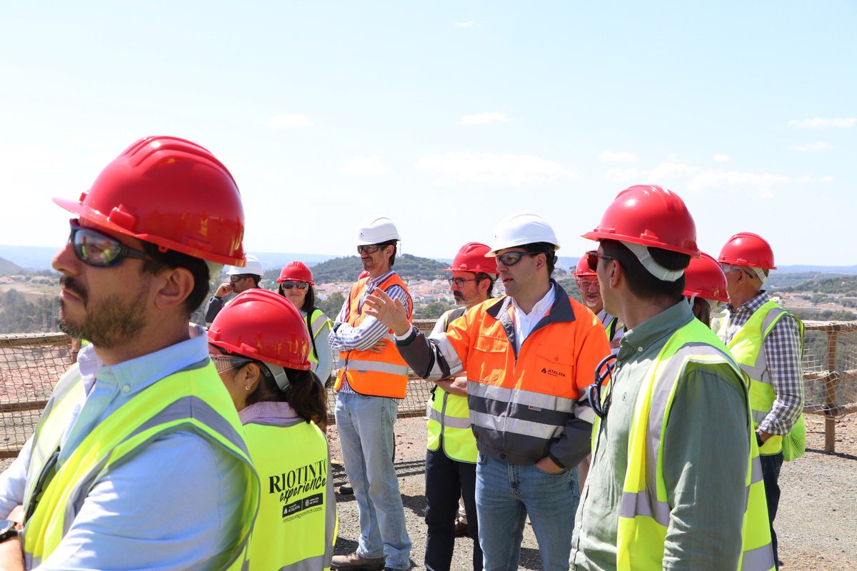 🔺 Recibimos a la Red de Restauración de Minas y Canteras en Riotinto. Emilio Sanjuán y el equipo de Atalaya han mostrado la recuperación de una antigua escombrera, proyecto desarrollado junto al grupo de Restauración Geomorfológica. 

🤝🏻  ¡Gracias por visitarnos!