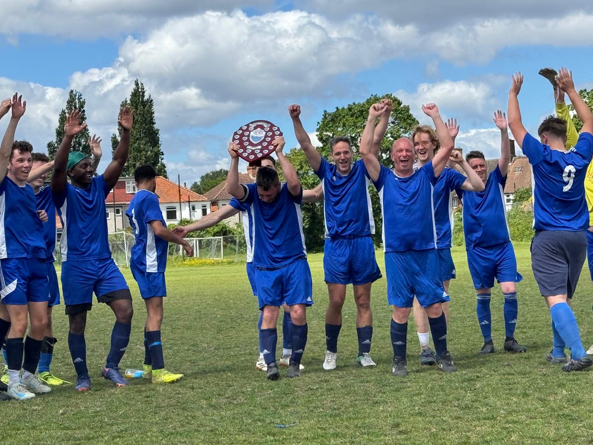 @SELKGrassroots DIVISION 6 CHAMPIONS!
A match played in great spirits caps off an incredible season with the league title 🏆
Congratulations to all players, fans and other teams involved and good luck to everyone for next season.
<a href="/WESFA_Football/">W.E.S.F.A.</a>
