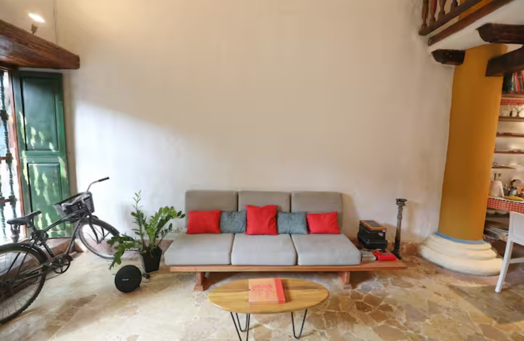Stlouis404's tweet photo. Thinking of traveling to Cartegena soon? Half the work is already done for you. Book your stay now to secure this local residence with fantastic rooftop views! #medellin #cartegena #colombia

https://t.co/VVTE5u9GwF https://t.co/pcs5bFZEk9
