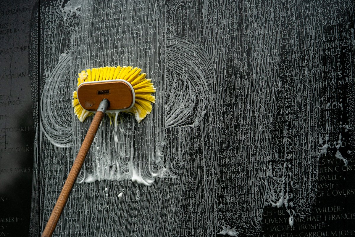 RepMoulton's tweet image. Memorial Day is a time to come together and honor those who made the ultimate sacrifice for our common good.
It's always a privilege to join @WithHonorAction to clean the Vietnam Veterans Memorial before Memorial Day. All night and early morning voting almost got in the way, but…