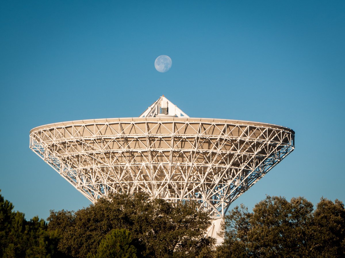 esa's tweet photo. 2025.
One year, five anniversaries:
🎶200th birthday of Johann Strauss II
🚀50th birthday of ESA
🛰️50th birthday of ESA's Estrack tracking network
📡20th birthday of our Deep Space Antenna in Spain (which will transmit Strauss's #BlueDanube into space, as played by @viennasymphony, also marking its 125th birthday!🎻)
https://t.co/bunftG19vL
#50YearsOfESA