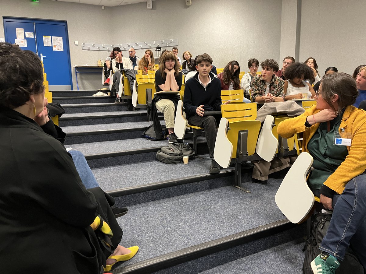 Académie de Rennes (@acrennes) on Twitter photo #EngagementLycéen | La rectrice <a href="/HeleneInsel/">Hélène Insel</a> s'est rendue au lycée R. Descartes à #Rennes pour échanger avec les membres du #CAVL
🔹Présentation du CAVL et de son fonctionnement
🔹Focus sur les projets en cours et leurs avancées
🔹Échanges autour des priorités de la vie lycéenne #EngagementLycéen | La rectrice <a href="/HeleneInsel/">Hélène Insel</a> s'est rendue au lycée R. Descartes à #Rennes pour échanger avec les membres du #CAVL
🔹Présentation du CAVL et de son fonctionnement
🔹Focus sur les projets en cours et leurs avancées
🔹Échanges autour des priorités de la vie lycéenne