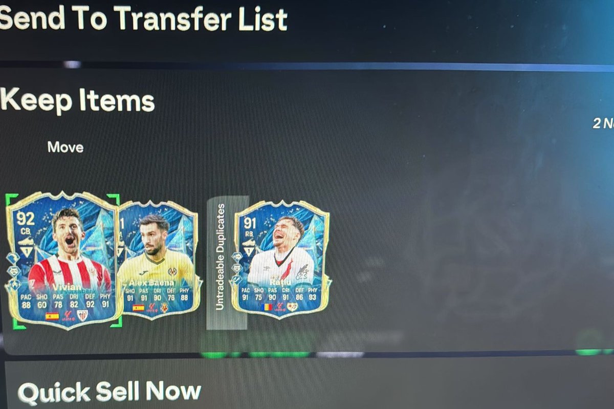 matthew41163146's tweet photo. Got to be the worst possible rewards I could of got, couldn’t even get the play 15 done as I played a hacker 9 games in, so didn’t get 5 payer picks games gone #EAFC25 Needs changing none of these are getting in my team, these are from 10 wins https://t.co/YjBacYCXBv