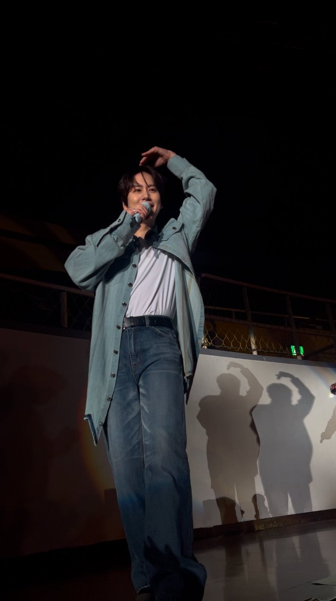 ✨늘 고맙고 사랑한다💙
규현오빠 데뷔 19주년 축하해🥳

#찬란히빛난규현의19년
#규현아_사랑해
#kyuhyun_Dubut_19th_Anniversary