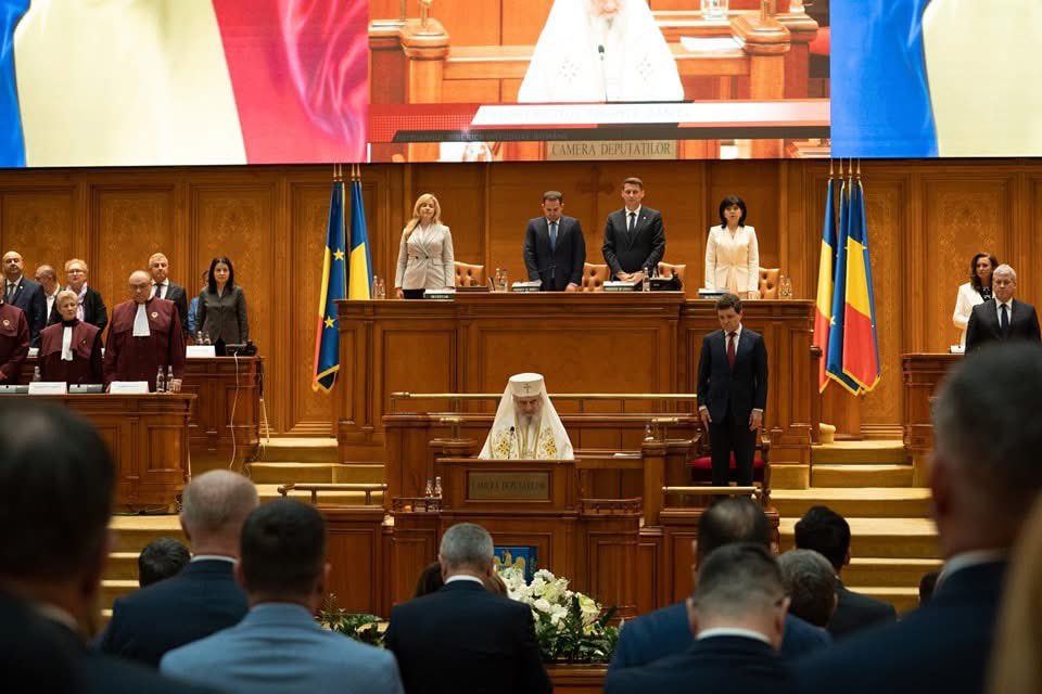 Ședința solemnă comună a Camerei Deputaților şi Senatului consacrată depunerii jurământului de către președintele ales al României, domnul Nicușor-Daniel Dan
#cdep #activitateplen