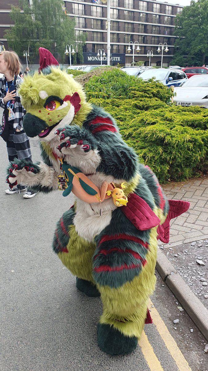 zen_fur's tweet image. @KiwiMarten and @puddinplush at #confuzzled2025 #confuzzled #cfz