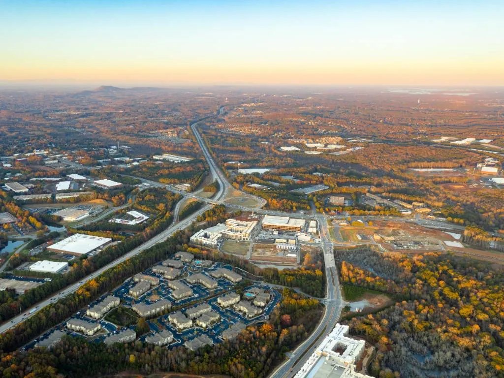 Johns Creek has been ranked the best place to live in the U.S. according to U.S. News and World Report.

 The city stood out for its top-ranked safety, strong job market, and high quality of life—outperforming over 850 other cities in the process.

📸- homeandmoney