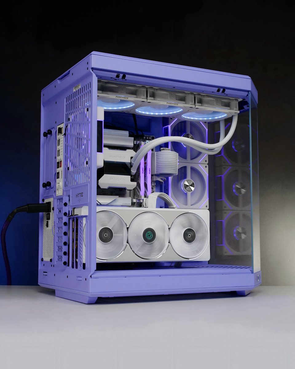 battlerigs's tweet image. Time for something new! This is our latest build in the stunning @hytebrand Y70 Taro Milk! 🥛🫐

Featuring my brand new @AORUS_UK RTX5080 Aero 🤩

Purple
And White
Never Looked
So Damn Good!

#gamingpcs #custompcs #gamingrigs #hytey70 #milkshake