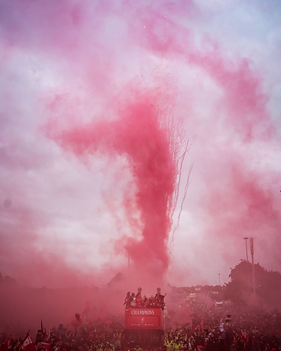 brfootball's tweet image. Liverpool infamously didn’t get a bus parade after winning the Premier League in 2020 due to the COVID-19 pandemic.

The city was more than ready to celebrate this year ❤️