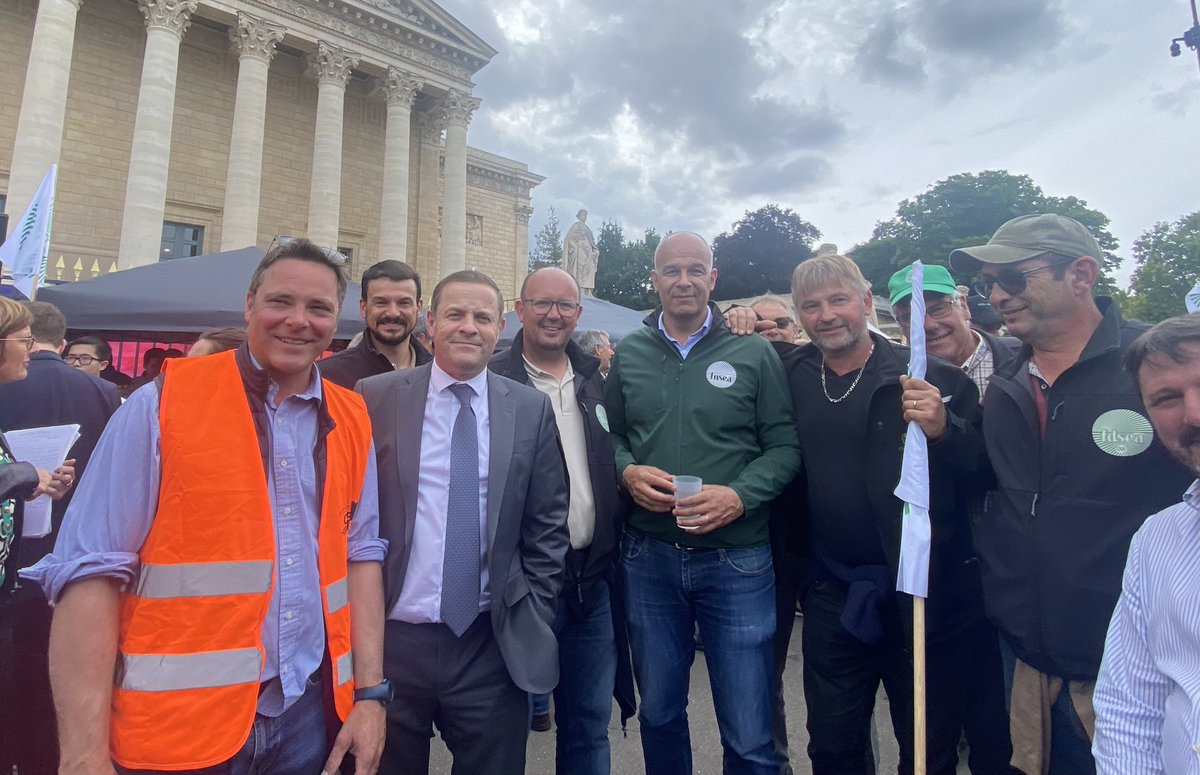 Pierre CORDIER (@cordierpierre08) on Twitter photo Retour à Paris pour échanger avec les agriculteurs des Ardennes devant l’Assemblée ! <a href="/FNSEA/">La FNSEA</a> <a href="/JeunesAgri/">Jeunes Agriculteurs</a> <a href="/ChambreAgri08/">Chambre d'Agriculture des Ardennes</a> <a href="/rousseautrocy/">Arnaud Rousseau</a> <a href="/DirectAN/">DirectAN</a> Il est fondamental de les écouter…ce sont les agriculteurs qui nourrissent la planète ! <a href="/coordinationrur/">Coordination Rurale</a> Retour à Paris pour échanger avec les agriculteurs des Ardennes devant l’Assemblée ! <a href="/FNSEA/">La FNSEA</a> <a href="/JeunesAgri/">Jeunes Agriculteurs</a> <a href="/ChambreAgri08/">Chambre d'Agriculture des Ardennes</a> <a href="/rousseautrocy/">Arnaud Rousseau</a> <a href="/DirectAN/">DirectAN</a> Il est fondamental de les écouter…ce sont les agriculteurs qui nourrissent la planète ! <a href="/coordinationrur/">Coordination Rurale</a>