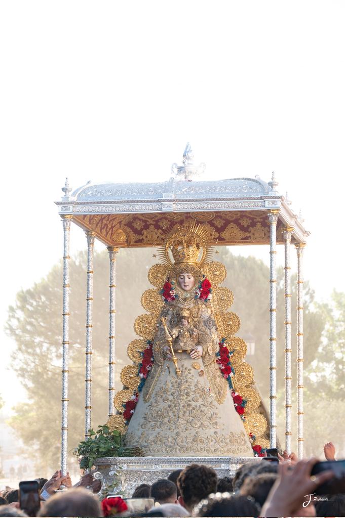 Bajó de los cielos una mañana.
#SoñandoconelLunes