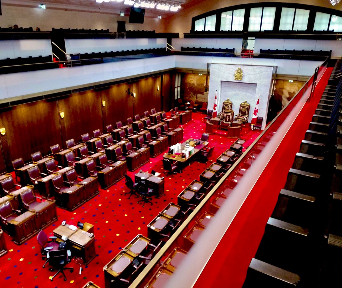 המלך צ'רלס והמלכה קמילה עושים את דרכם לביקור בזק בן יממה בקנדה. מוקד הביקור יהיה טקס פתיחת הפרלמנט הקנדי ונאום המלך מן הכס - זו הפעם הראשונה מזה למעלה מחמישים שנה שהמונרך הקנדי משתתף בעצמו באירוע. חשיבותו של הביקור סמלית בזמן שבו ריבונותה של ממלכת קנדה מאותגרת בידי שכנתה מדרום