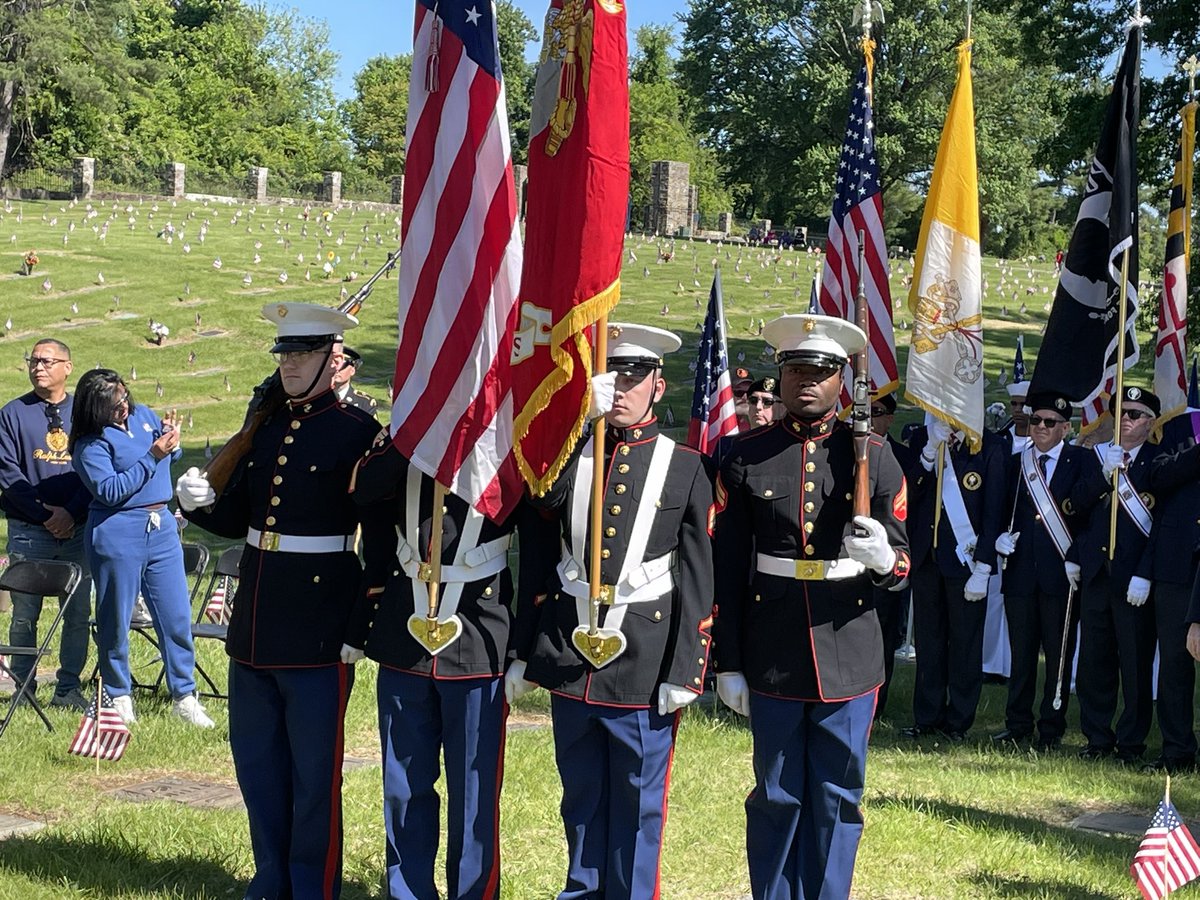 WBALPhil's tweet image. Remembering and honoring those who paid the ultimate sacrifice for our country at Dulaney Valley Memorial Gardens in #Timonium #Maryland #MemorialDay @wbalradio