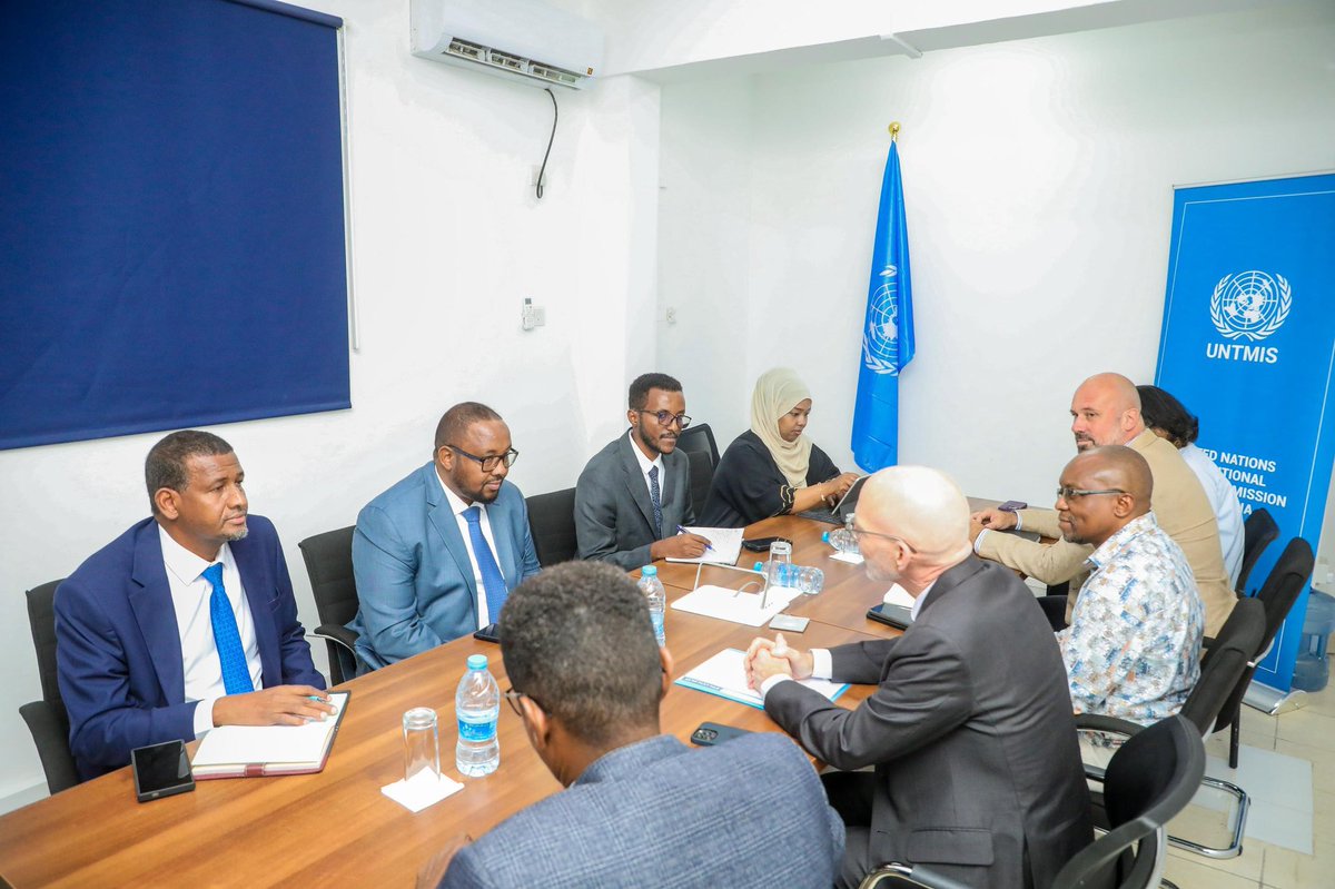 YassSomali's tweet image. 📍President of SSC-Khaatumo, H.E. Abdulkadir Ahmed Ali, met with UN SRSG for Somalia, H.E. James Swan, to discuss rebuilding state institutions, commitment to peace &amp;amp; stability, and the UN’s continued humanitarian &amp;amp; development support for Somalia. 🇸🇴🤝🇺🇳 #Somalia #UNSupport…