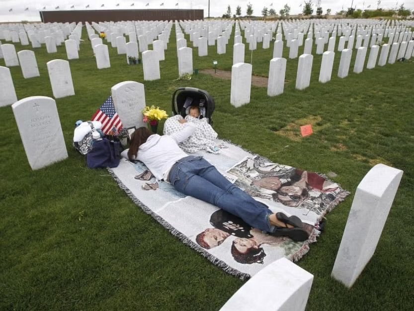 OliLondonTV's tweet photo. Today marks Memorial Day accross the U.S. 

Never forget the sacrifice of those who gave their lives defending America’s freedoms. 🇺🇸🙏🏻 https://t.co/G8khS54sUV