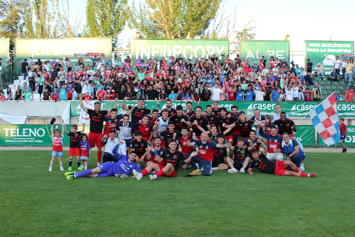Sois el orgullo de todo un pueblo,seguimos luchando ⚔️
¿Hasta donde? Hasta el final 💙❤️
Una afición que ayer brilló en la capital,dando colorido y con un comportamiento ejemplar 👏🏻👏🏻
<a href="/cd_villacanas/">CD FIBRITEL VILLACAÑAS</a>