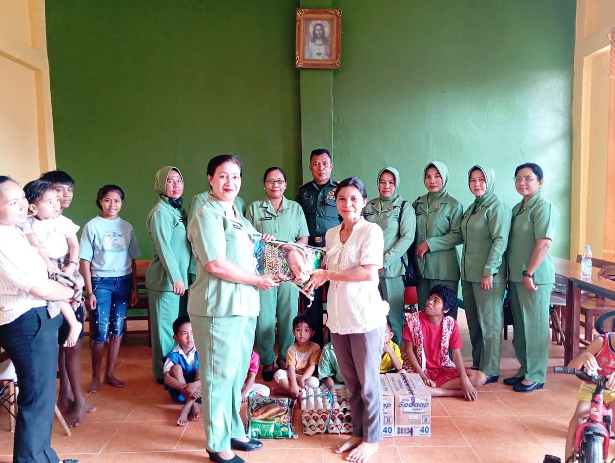 Kodam9Udayana's tweet photo. Kodim 1629/SBD Gelar Anjangsana di Panti Asuhan Hati Nurani Sumba

#HariBhaktiKodamIX #KodamIXUdayana #Persit #Anjangsana #Kodim1629SBD #PantiAsuhan #Kebersamaan #TNIAD #TNIPRIMA #TNIADPrima #TNIADbekerjadenganhati #TNIADDihatiRakyat #TNIADBerjuangBersamaRakyat https://t.co/btrUYZTYwY
